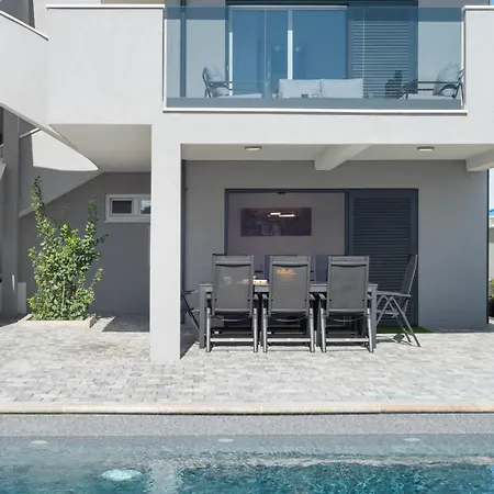 Luxury Jakov With Pool 特罗吉尔