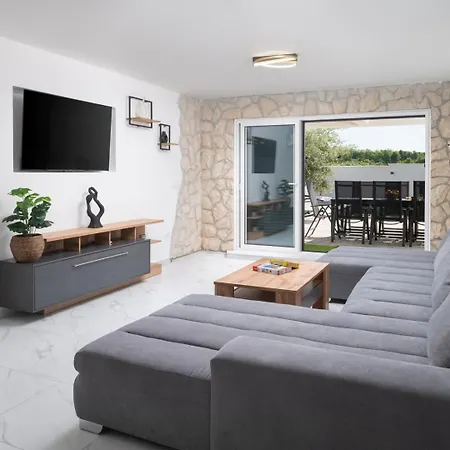 Luxury Jakov With Pool * 特罗吉尔