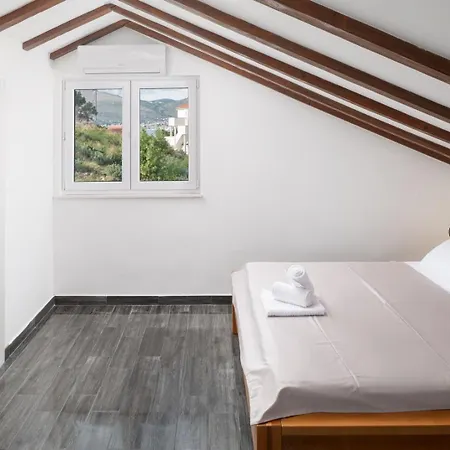 Luxury Jakov With Pool 빌라