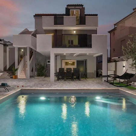 Luxury Jakov With Pool 빌라 *