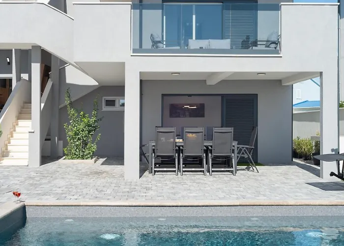 Luxury Jakov With Pool 特罗吉尔