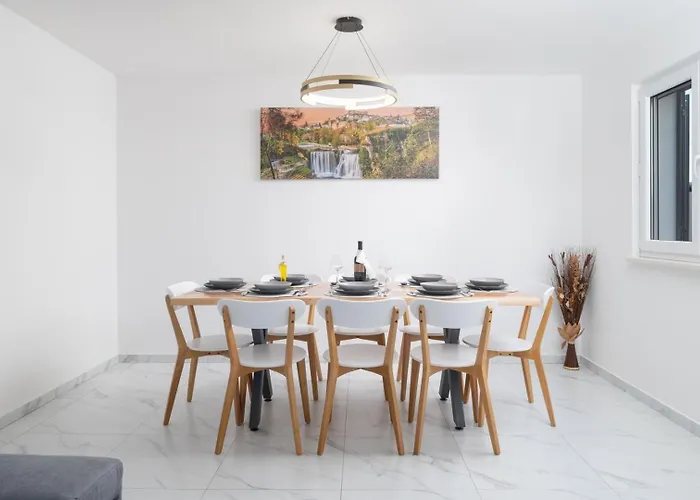 Luxury Jakov With Pool 别墅