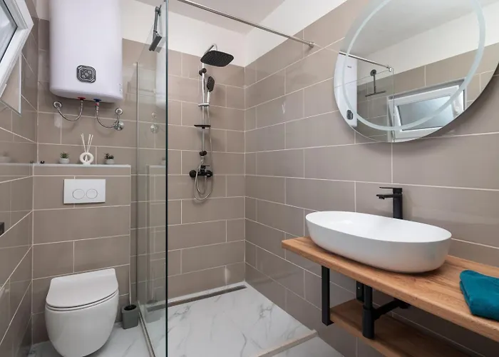 Luxury Jakov With Pool 别墅 *