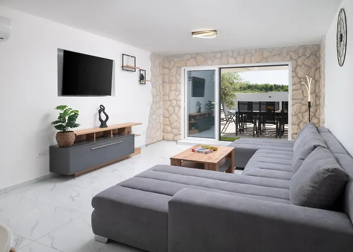 Luxury Jakov With Pool * 特罗吉尔