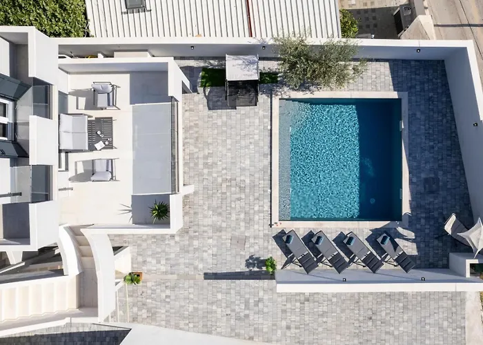 Luxury Jakov With Pool 别墅 *